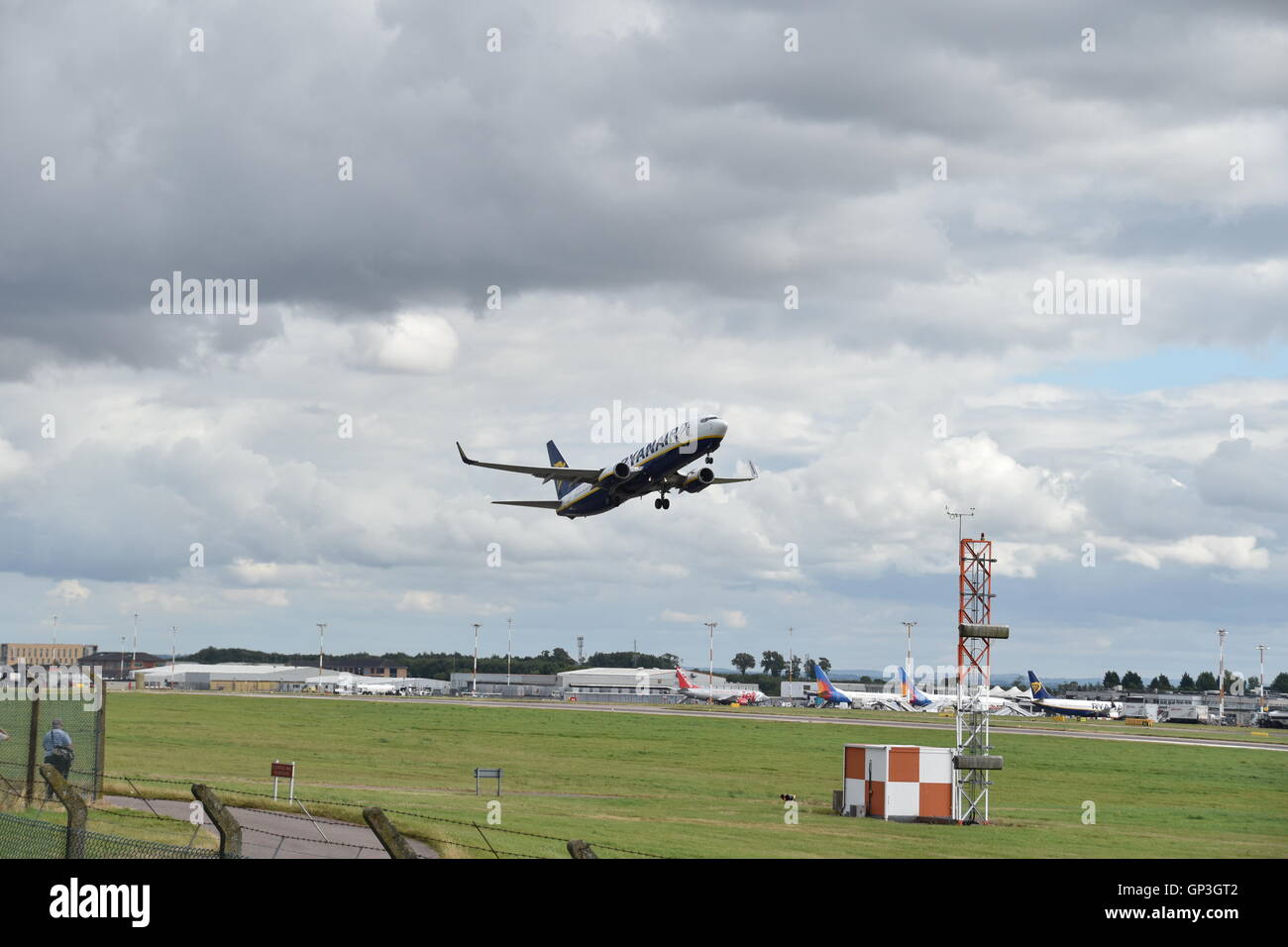 Ryanair il decollo dall'aeroporto di East Midlands Foto Stock