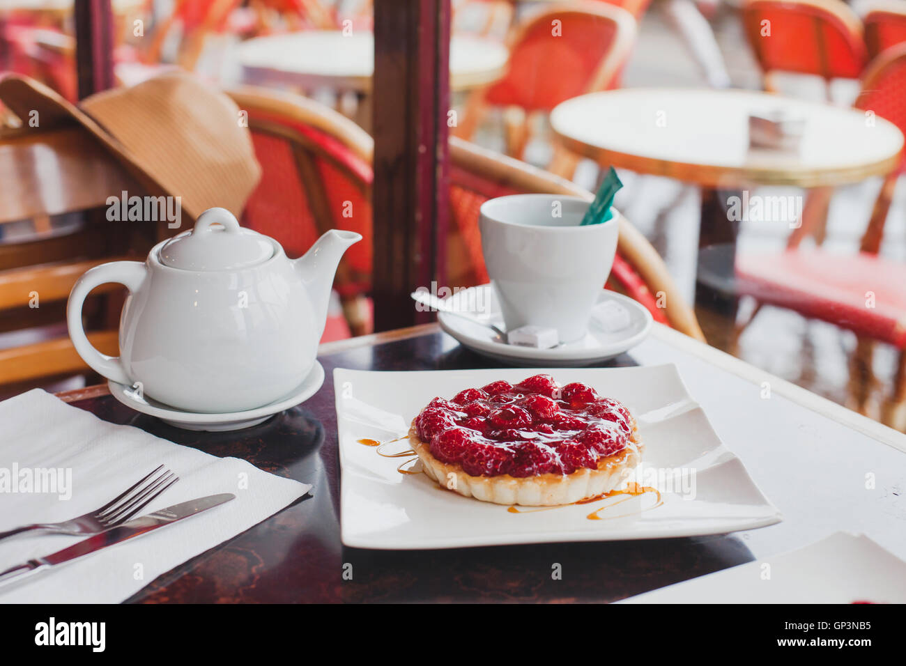 Il dessert e il tè in cafe Foto Stock