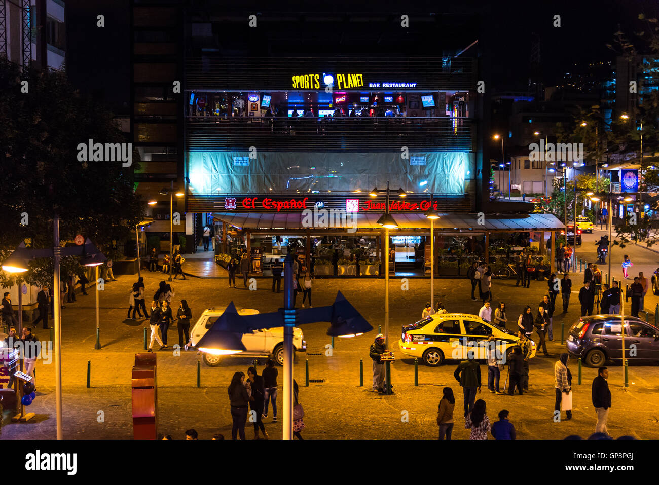 La vibrante vita notturna con varietà di ristoranti e bar di Quito, Ecuador. Foto Stock