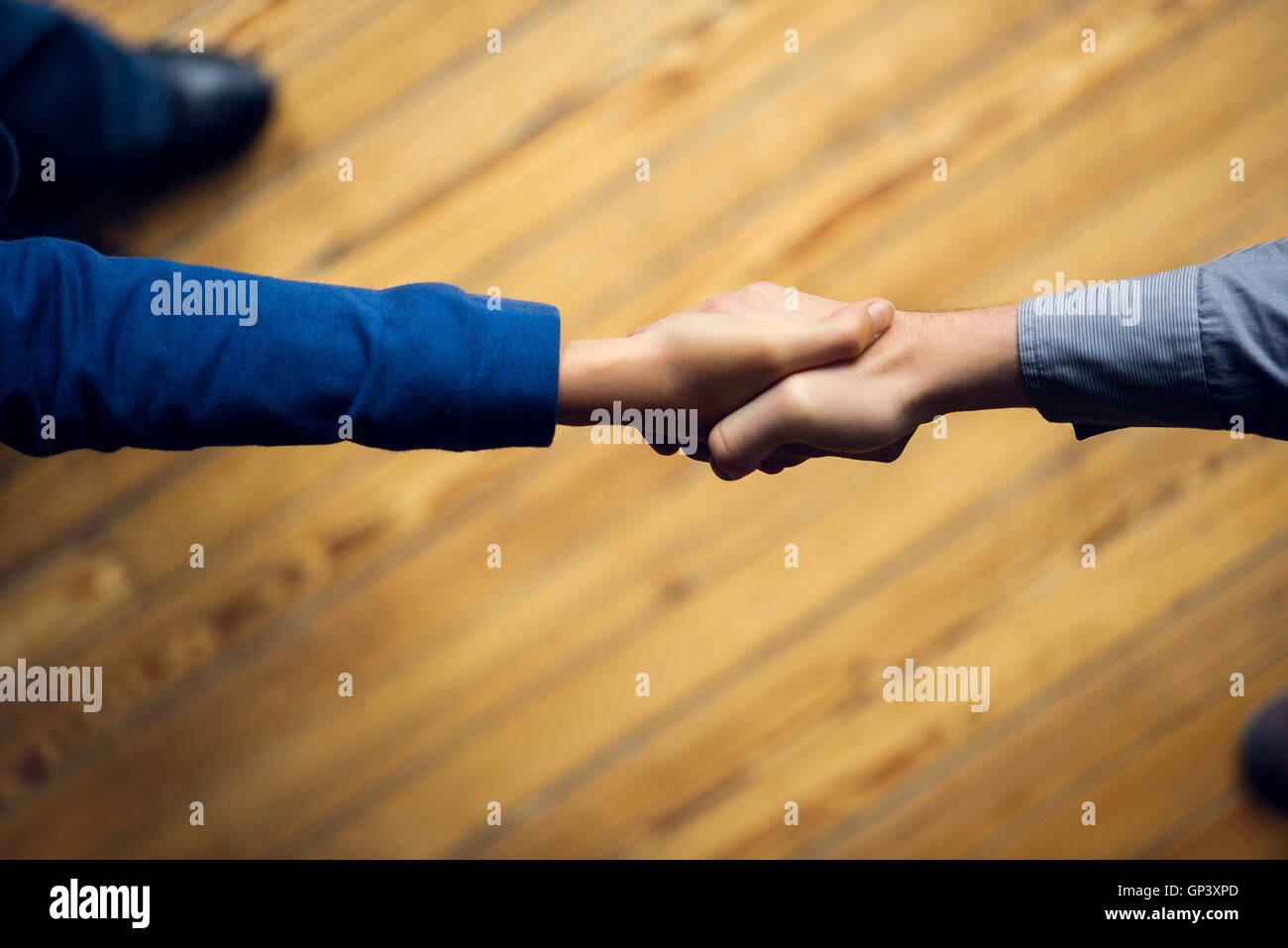 Incontro con handshake Foto Stock