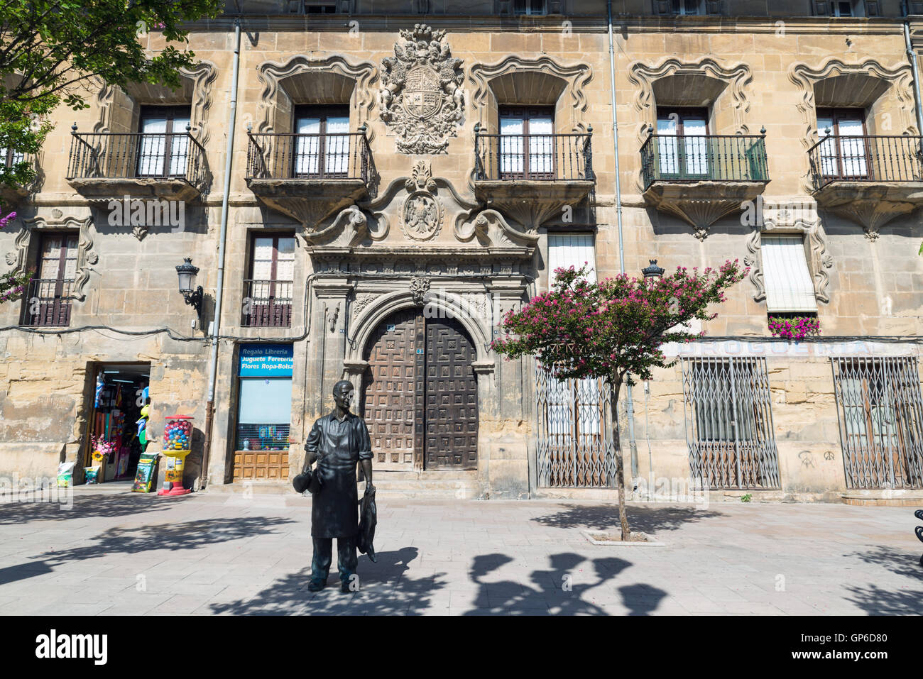 HARO, La Rioja, Spagna - 31 August, 2016: Statua di un cuoio tanner a Haro, una città e comune nel nord-ovest di La Rioj Foto Stock