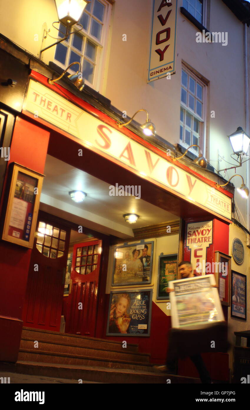 Il Savoy Theatre e il cinema nel centro della cittadina di Monmouth, Monmouthshire, Galles. Il Savoy è il più antico teatro sito in Galles Foto Stock