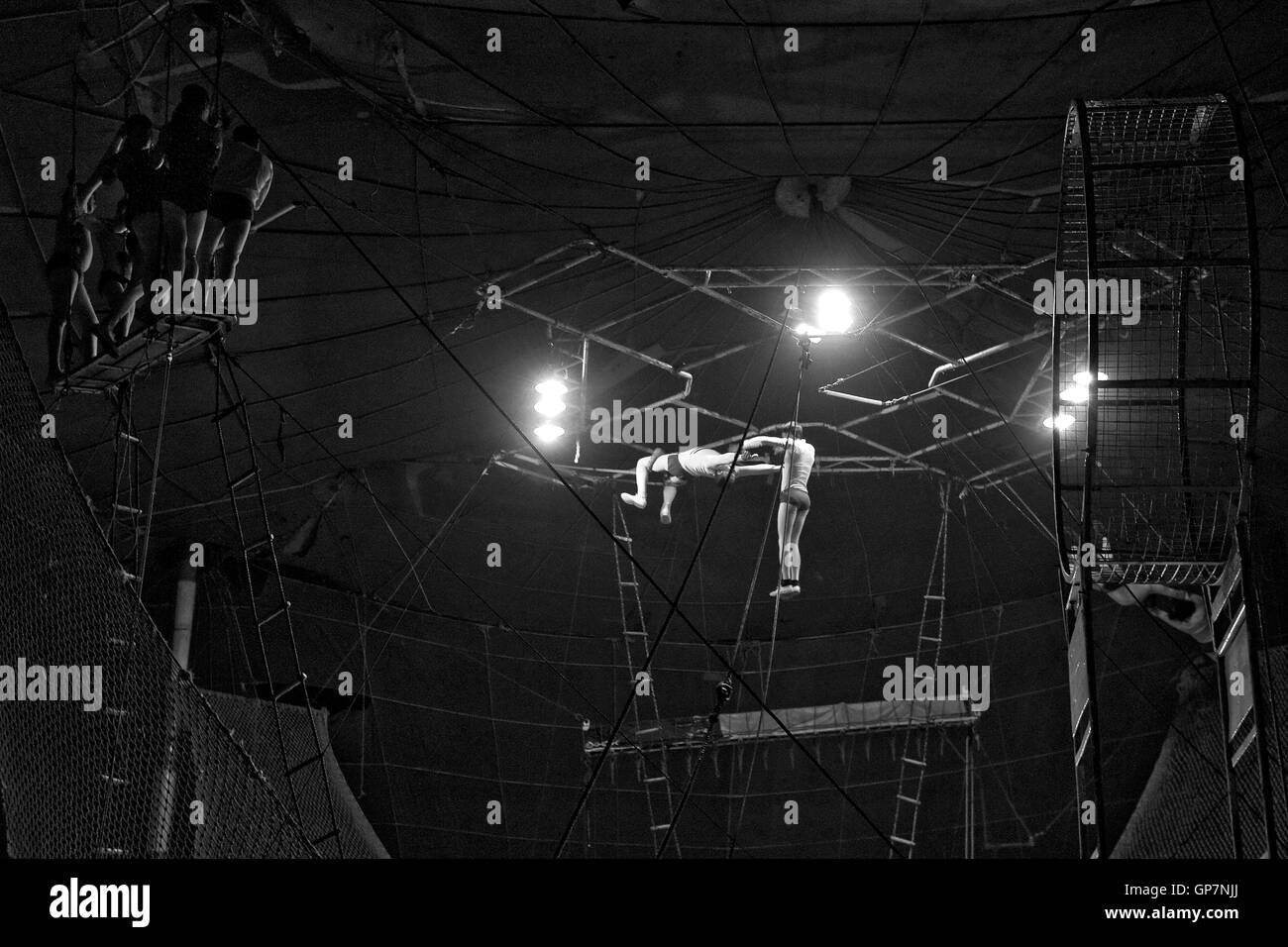 Acrobazie nel circus, India, Asia Foto Stock
