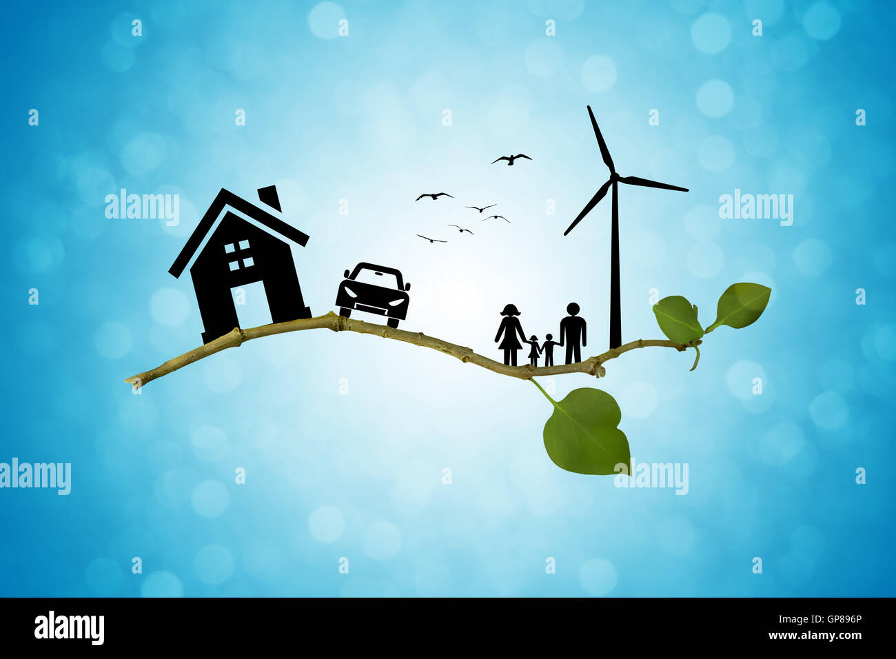 Ambiente energia verde concetto. Silhouette di famiglia felice, casa, auto e mulino a vento su un ramo di albero Foto Stock