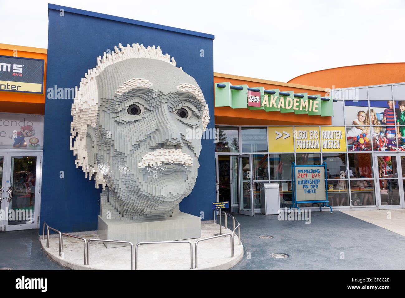 Albert Einstein busto a Legoland Foto Stock