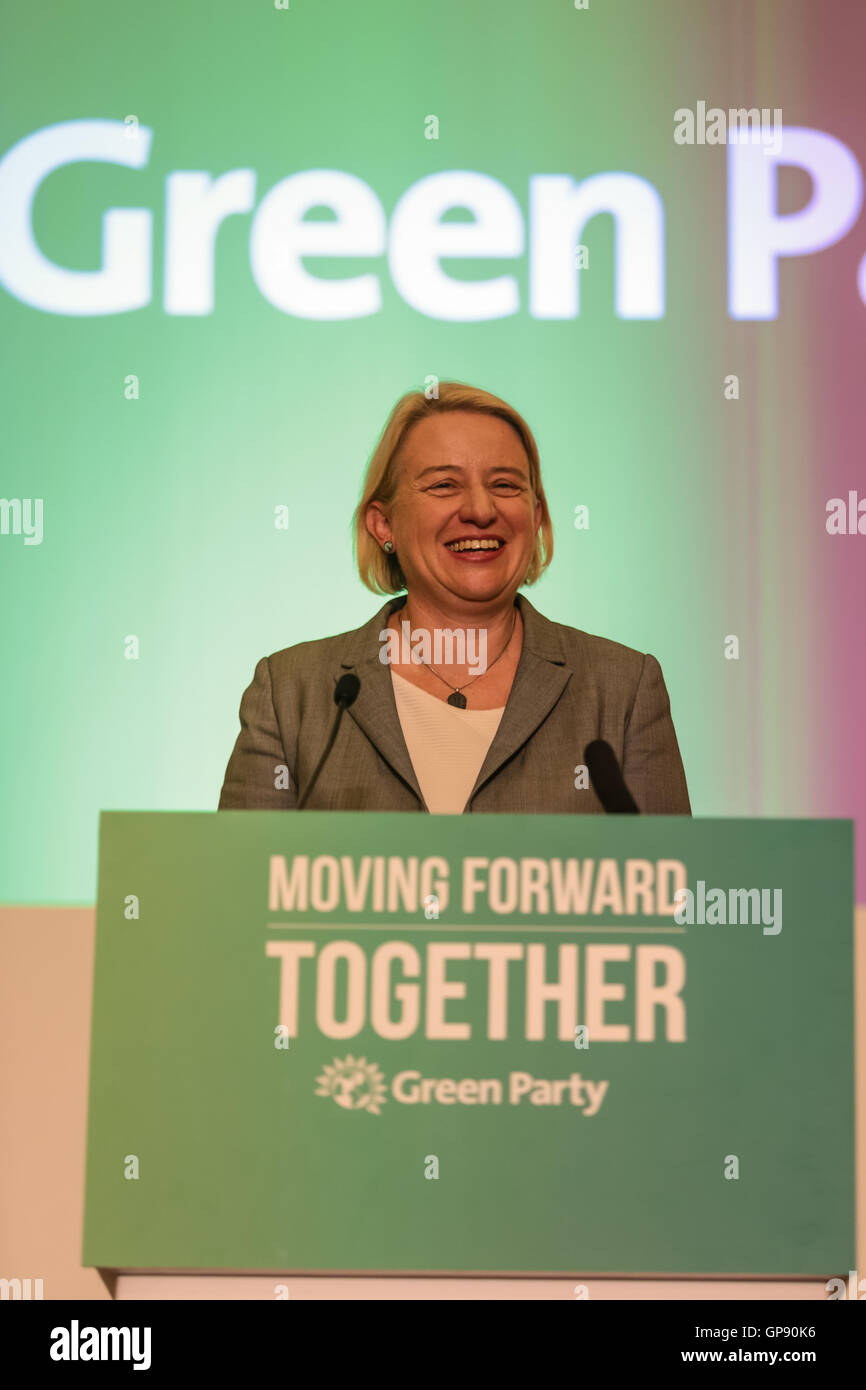 Ex leader del partito dei verdi di Inghilterra e Galles, Natalie Bennett, raffigurato all'2016 conferenza di partito in Birmingham Foto Stock Ex leader del partito dei verdi di Inghilterra e Galles, Natalie Bennett, raffigurato all'2016 conferenza di partito in Birmingham Foto Stock