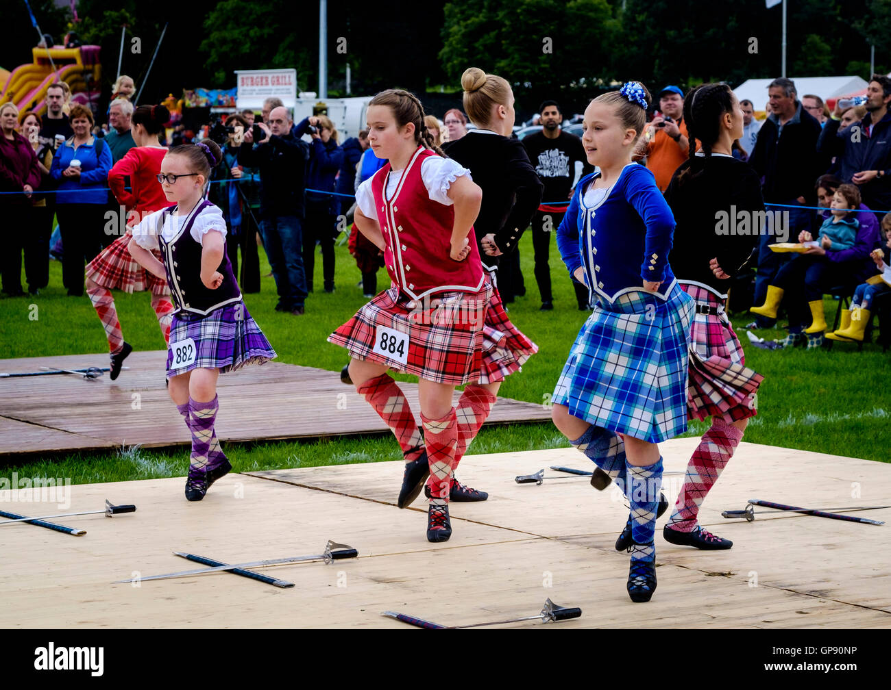 Peebles, Scozia UK il 3 settembre 2016. Peebles Highland Games, il più grande "highland' giochi in confini scozzesi ha avuto luogo a Peebles del 3 settembre 2016 dotate di pipe band concorsi, highland competizioni di ballo, haggis hockey irlandese, martello gettando, lanci di pietre e altri eventi tradizionali. Nella foto: Highland dancing concorrenza in corso Credito: Andrew Wilson/Alamy Live News Foto Stock