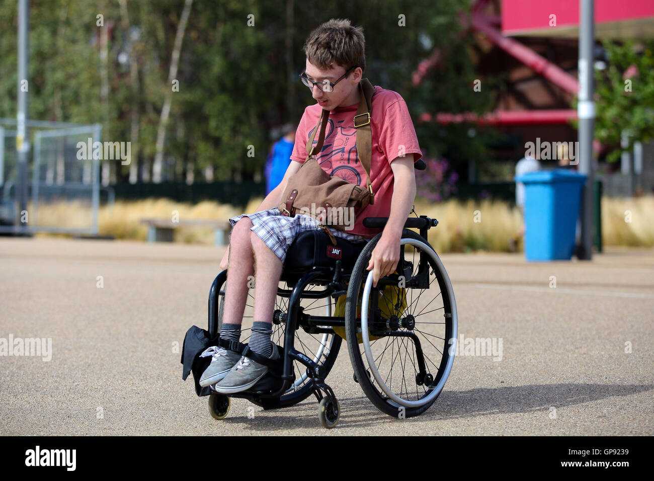 Queen Elizabeth Olympic Park, London, Regno Unito - 03 set 2016 National Paralympic Day e la Liberty Festival è una due giorni di evento in Queen Elizabeth Olympic Park davanti a Rio 2016 Giochi Paralimpici. Agli spettatori del festival hanno la possibilità di entrare nello spirito paralimpico provando le diverse disabilità e inclusive sport., presentata dalla British Paralympic Associazione ParalympicsGB del carnevale e motivare a est, una comunità locale progetto sportivo. Credito: Dinendra Haria/Alamy Live News Foto Stock