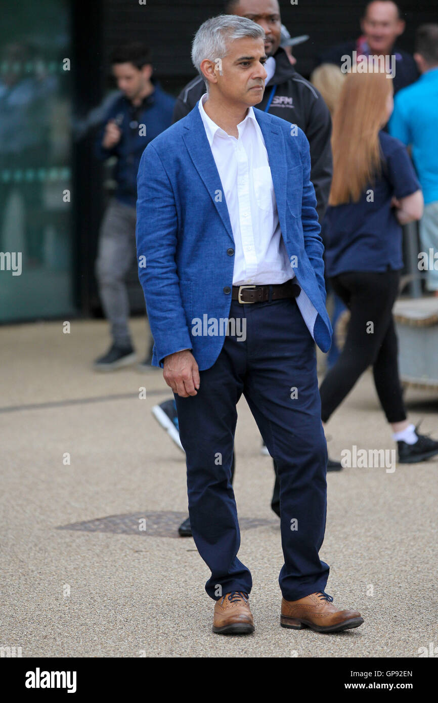 Queen Elizabeth Olympic Park, London, Regno Unito - 03 set 2016 National Paralympic Day e la Liberty Festival è una due giorni di evento in Queen Elizabeth Olympic Park davanti a Rio 2016 Giochi Paralimpici. Agli spettatori del festival hanno la possibilità di entrare nello spirito paralimpico provando le diverse disabilità e inclusive sport., presentata dalla British Paralympic Associazione ParalympicsGB del carnevale e motivare a est, una comunità locale progetto sportivo. Credito: Dinendra Haria/Alamy Live News Foto Stock