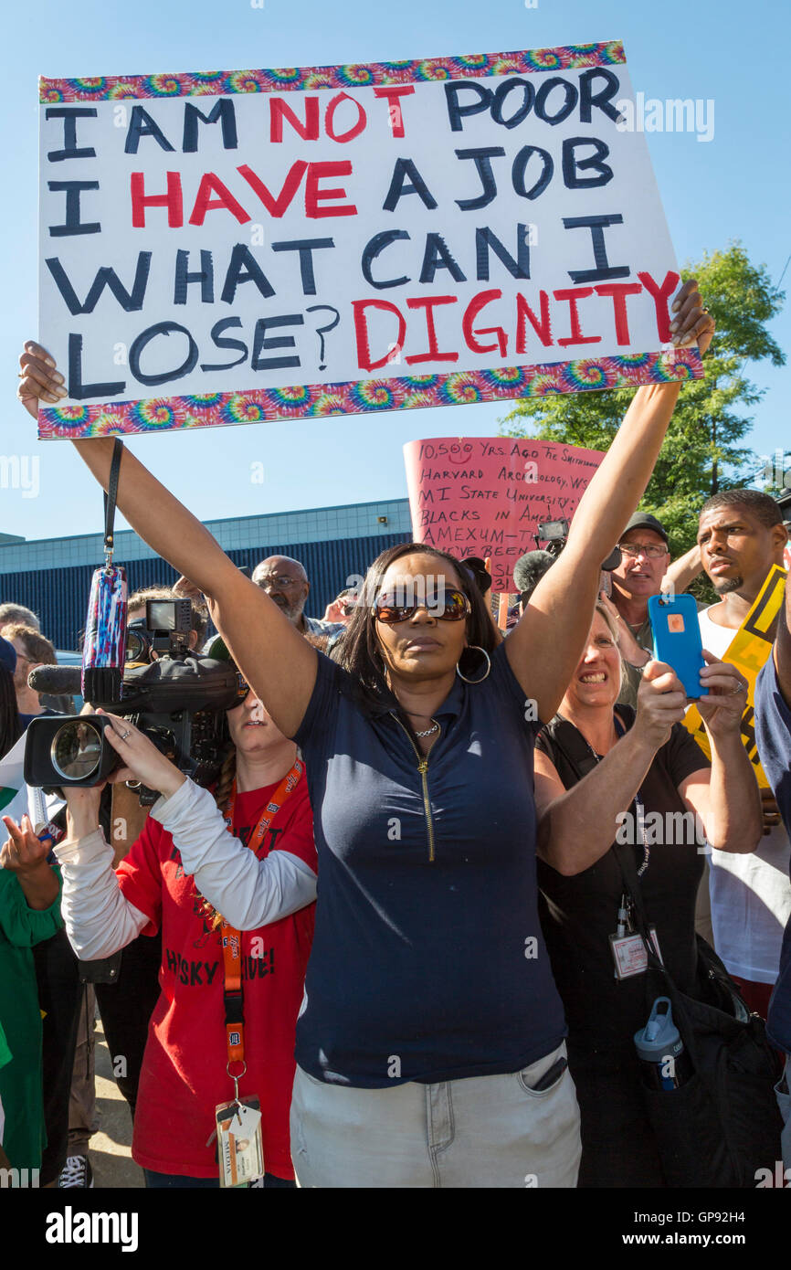 Detroit, Michigan - 3 Settembre 2016 - i gruppi religiosi tra cui molti pastori afro-americano ha organizzato una manifestazione di protesta contro il candidato presidenziale repubblicano Donald Trump. Trump era che appare al grande fede ministeri chiesa internazionale. Credito: Jim West/Alamy Live News Foto Stock