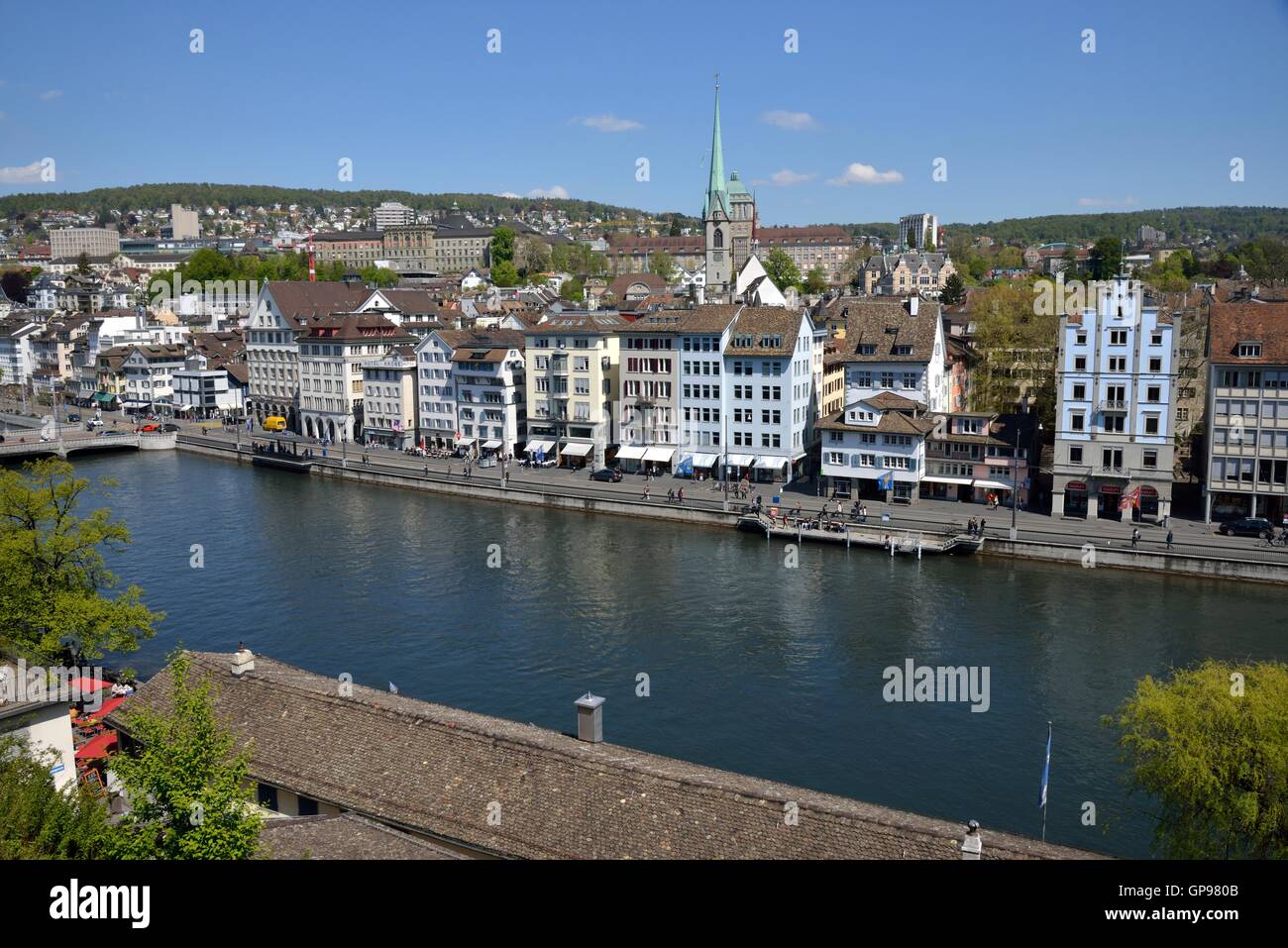 Centro storico di Zurigo con il fiume Limmat, vista dal Lindenhof, Zürich, Svizzera Foto Stock