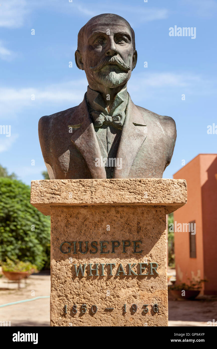 Busto di Giuseppe Whitaker, Mozia, vicino Stagnone di Marsala e Trapani, Sicilia, Italia Foto Stock
