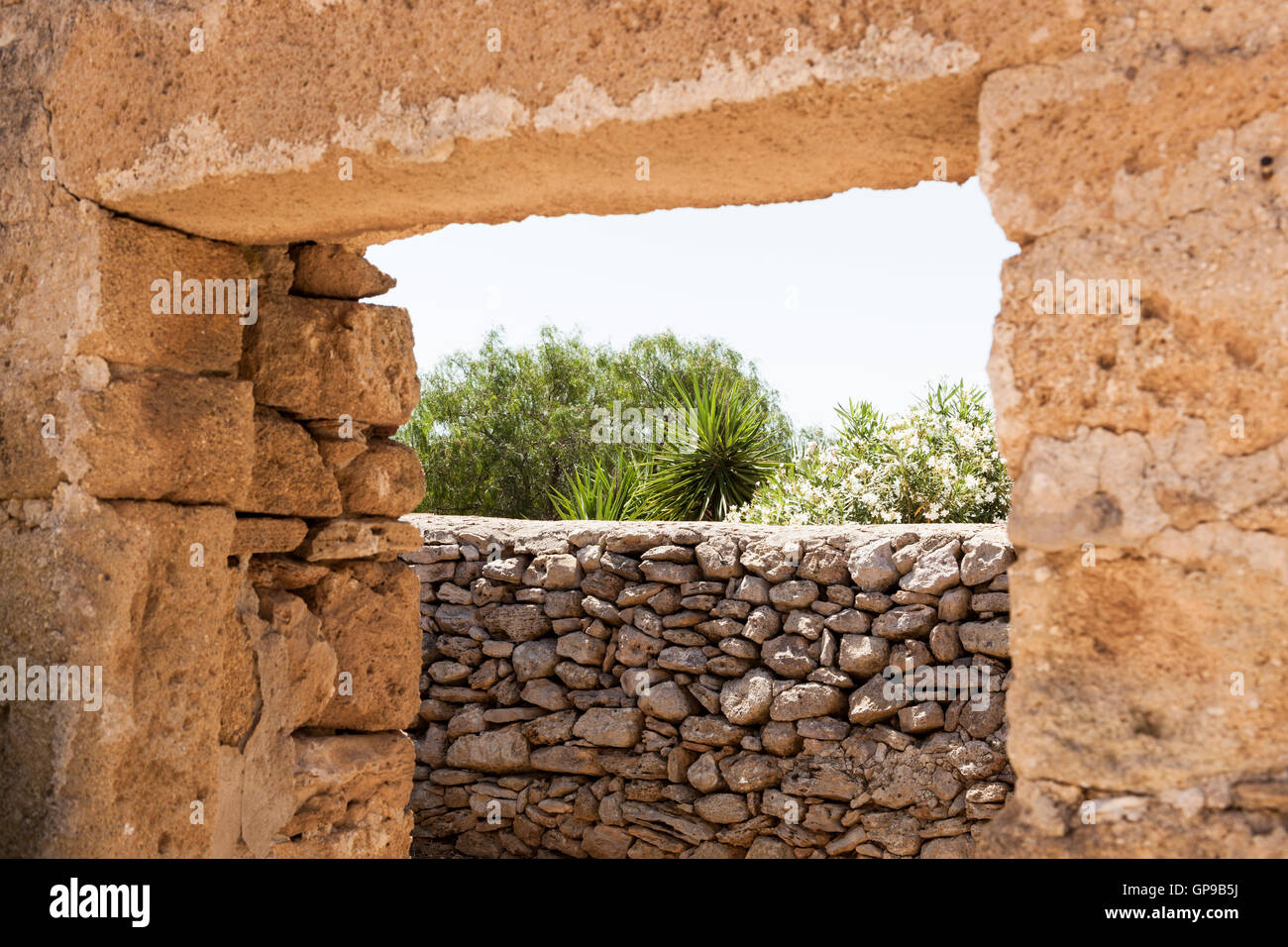 I muri in pietra, Mozia, vicino Stagnone di Marsala e Trapani, Sicilia, Italia Foto Stock