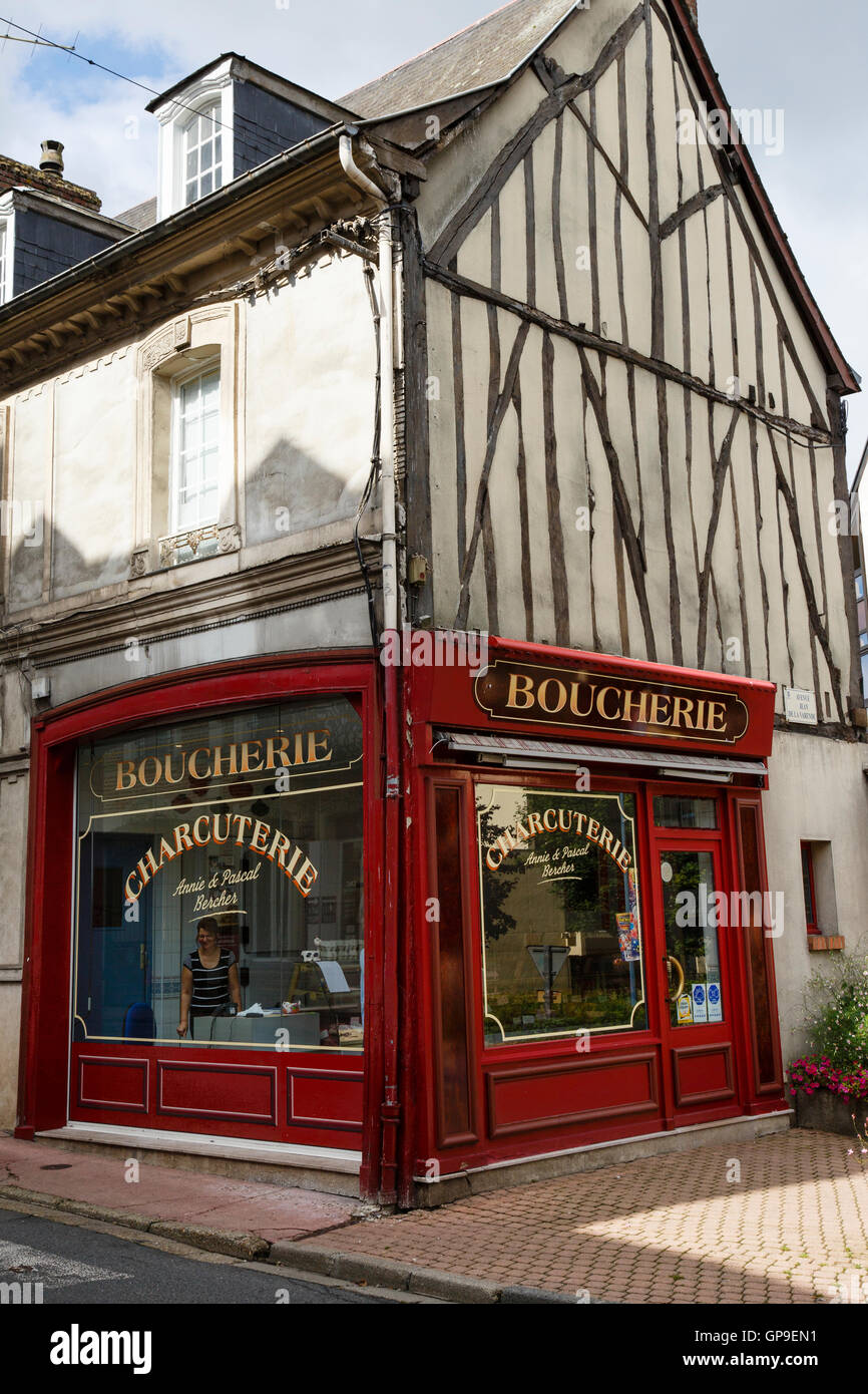 In stile tradizionale francese boucherie charcuterie in Bernay, Eure, Normandia Foto Stock