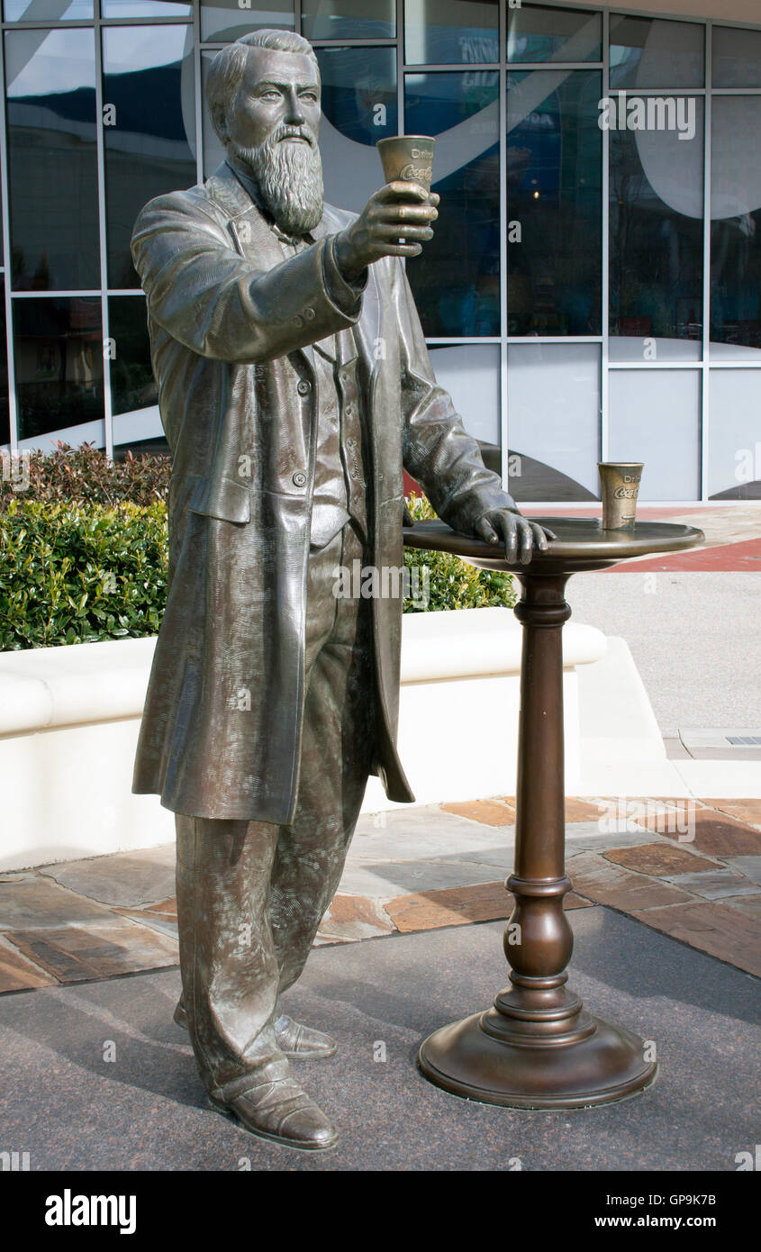 Immergiti nella storia della Coca-Cola, dalla sua formula segreta agli annunci e alle bevande vintage da tutto il mondo in questo museo di Atlanta. Foto Stock