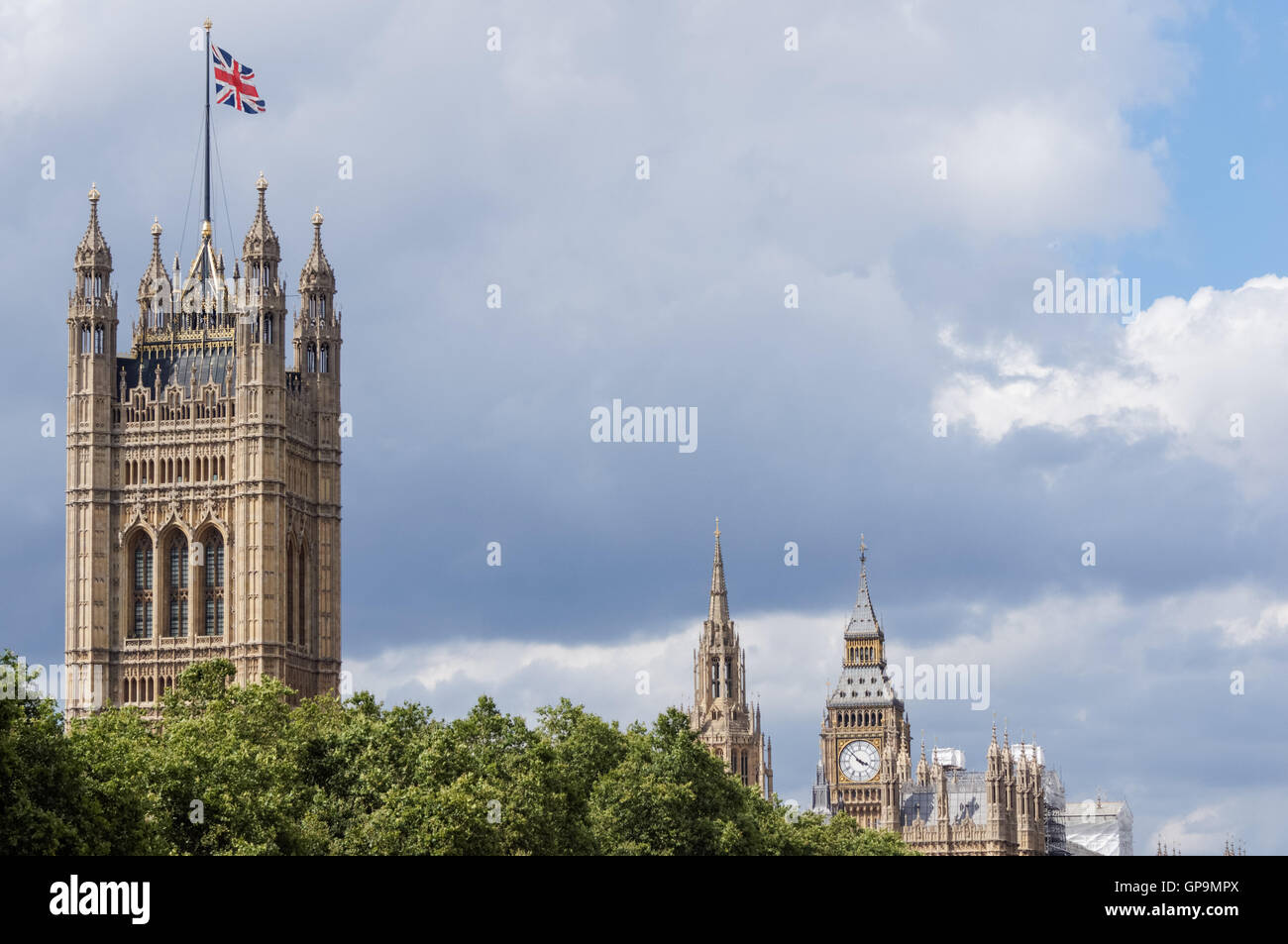 Una bandiera sindacale in cima alla Victoria Tower, parte del Palace of Westminster a Londra, Inghilterra Regno Unito Foto Stock