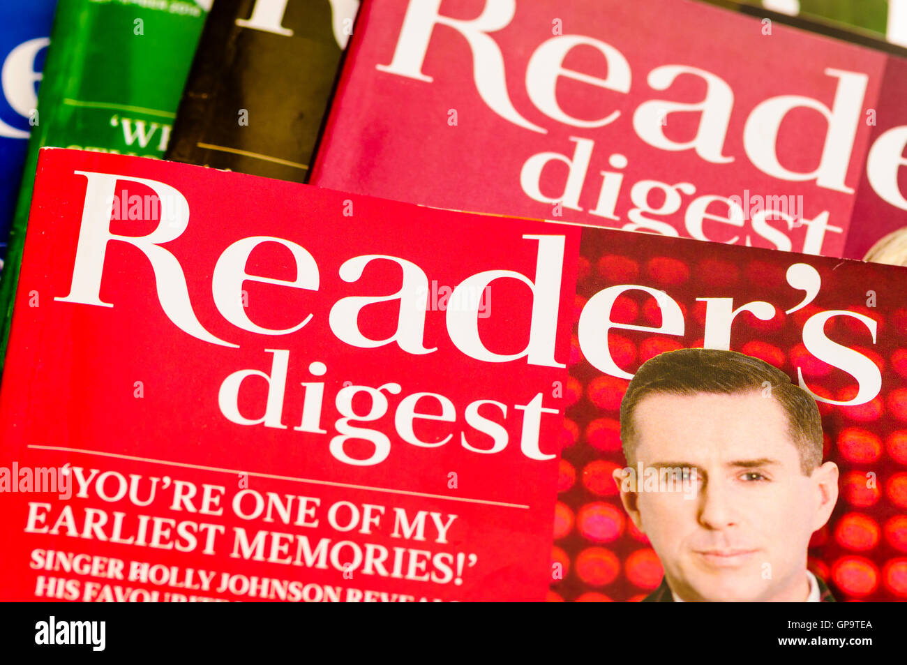Pila di Reader's Digest riviste. Foto Stock