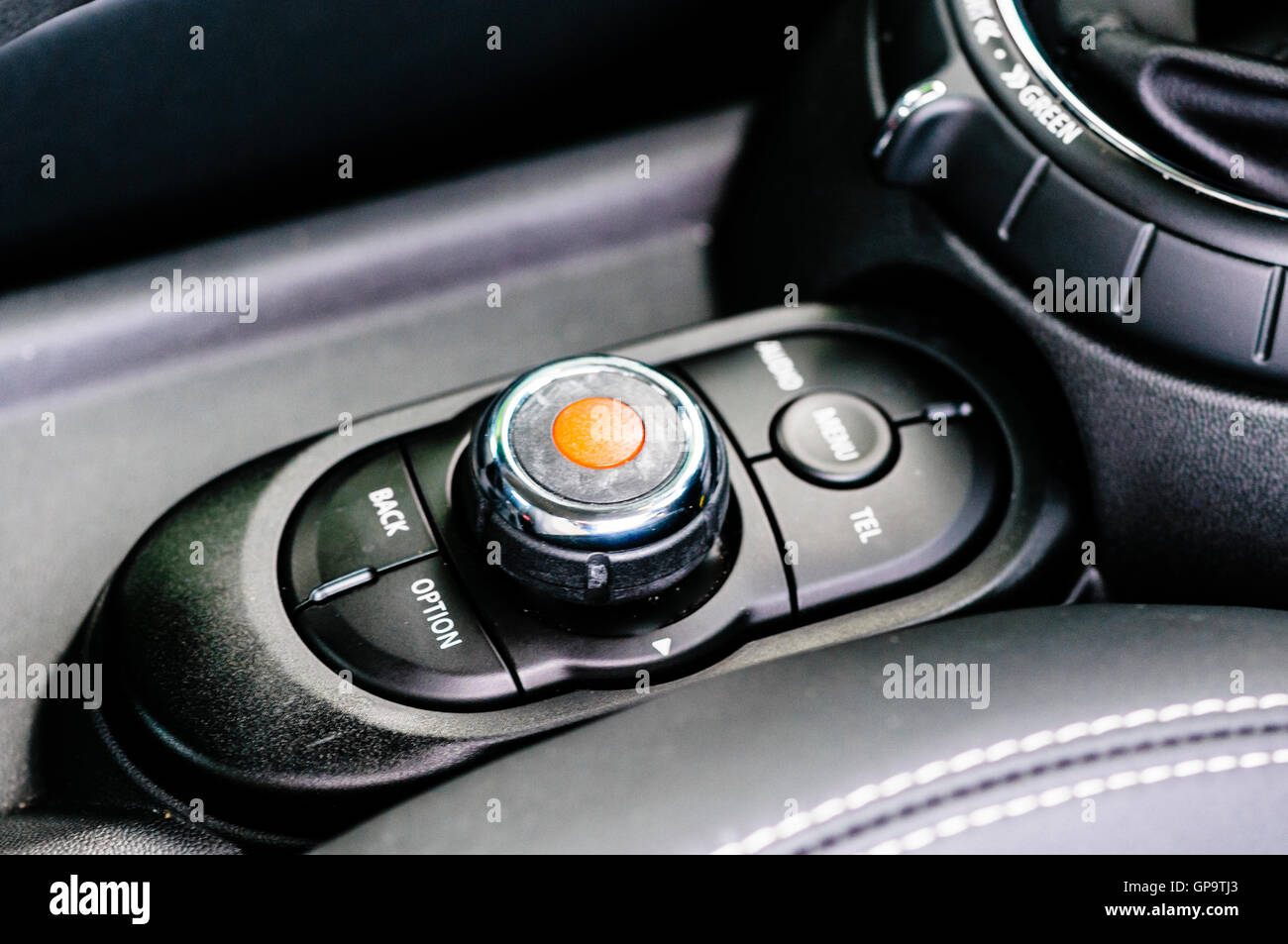 Display centrale i pulsanti di comando in un 2016 Mini. Foto Stock