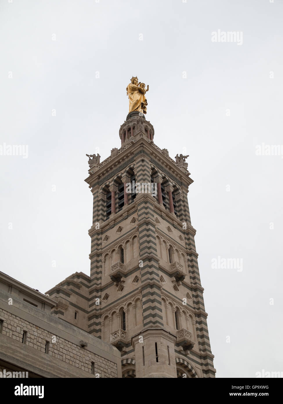 Basilique Notre Dame de la Garde torre con la golden vergine e il bambino Foto Stock