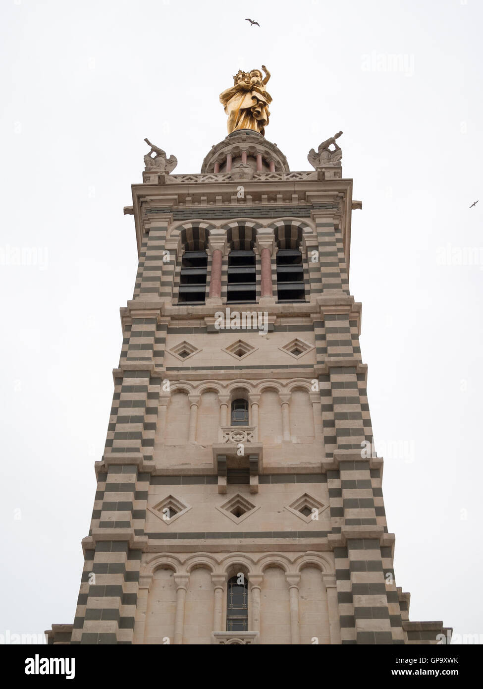 Basilique Notre Dame de la Garde torre con la golden vergine e il bambino Foto Stock