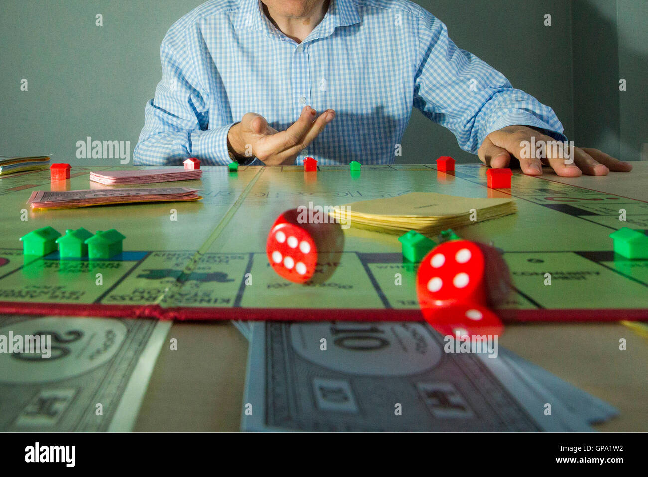 Giocatore giocare monopolio Foto Stock