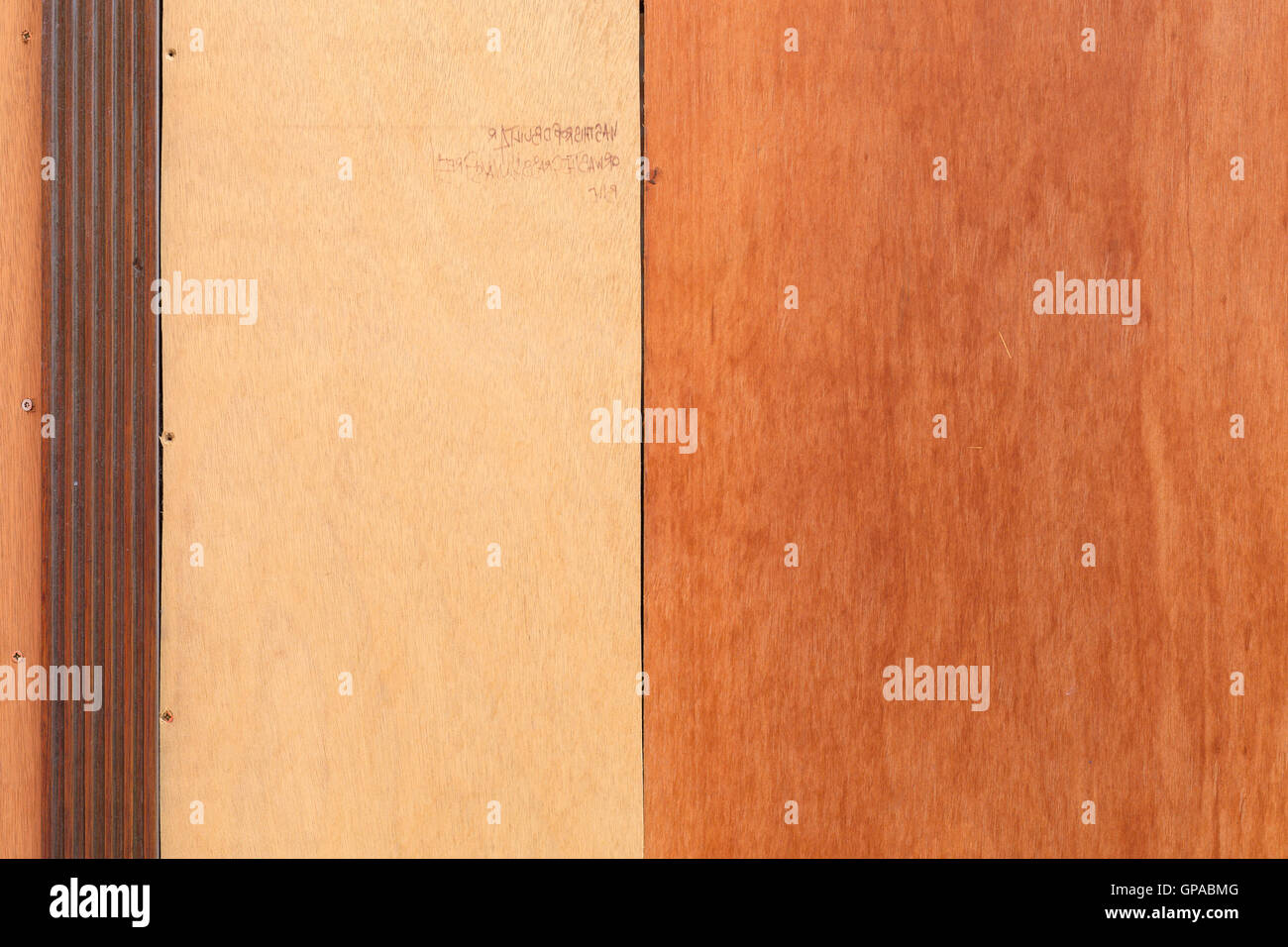 La scheda windows con piastre in legno decorativo impiallacciatura woodgrain sfondo naturale Foto Stock