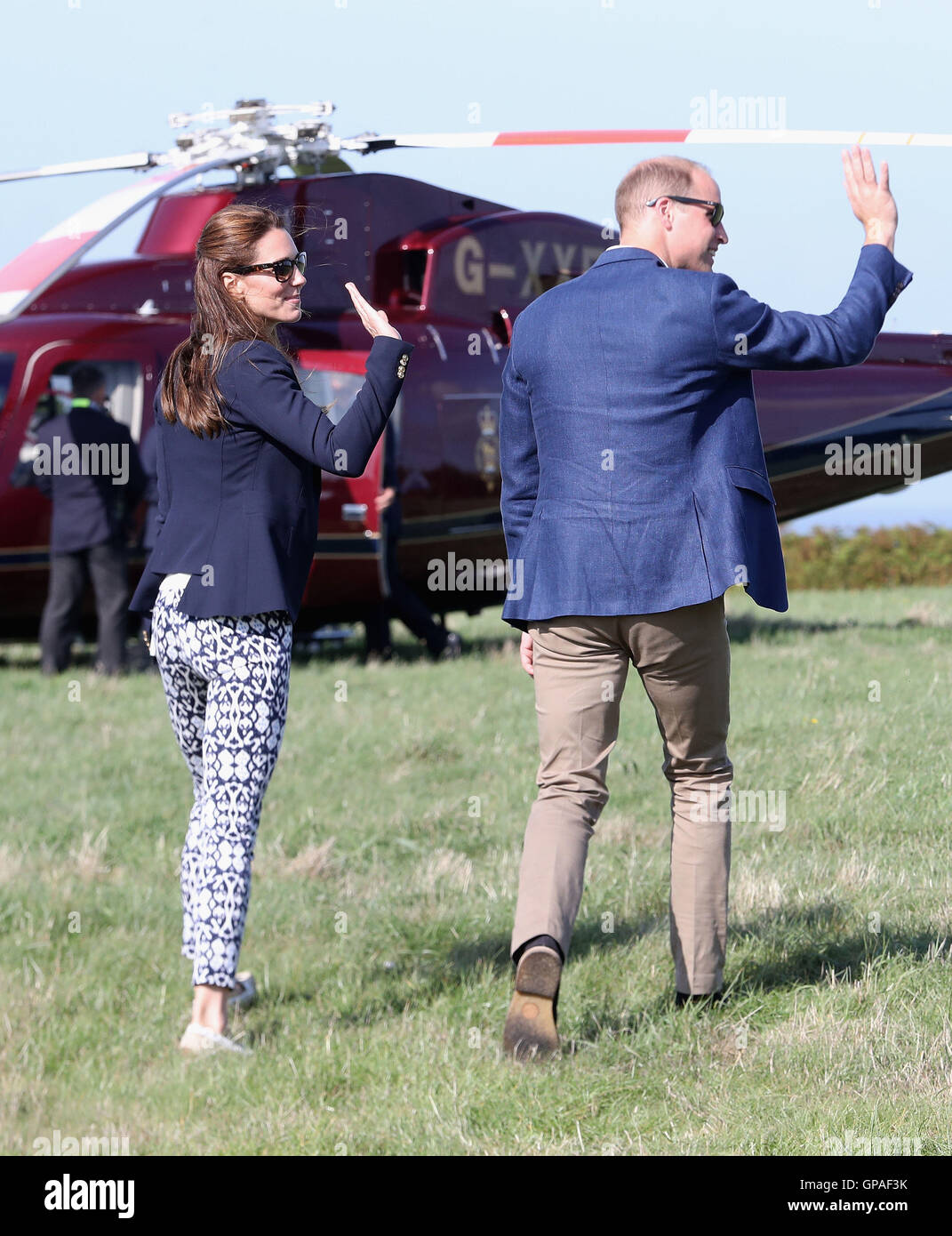 Il Duca e la Duchessa di Cambridge lasciare dopo aver visitato il centro della comunità sull'isola di St Martin's durante la loro visita alle Isole Scilly. Foto Stock