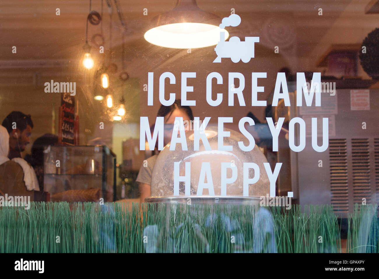 London, Regno Unito - 30 August 2016: il latte Treno finestra Cafe a Londra. Foto Stock