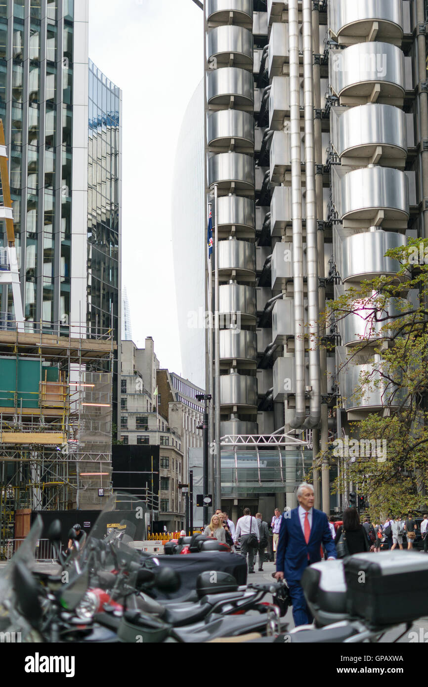 London, Regno Unito - 31 August 2016: Unidentified persone di andare a lavorare nel quartiere finanziario di Londra. Foto Stock