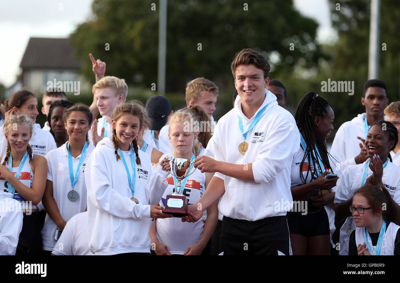 Inghilterra del Sud Est vincere complessivamente migliore squadra durante l atletica al giorno due di scuola Giochi 2016, Loughborough University. Stampa foto di associazione. Picture Data: venerdì 2 settembre 2016. Foto Stock