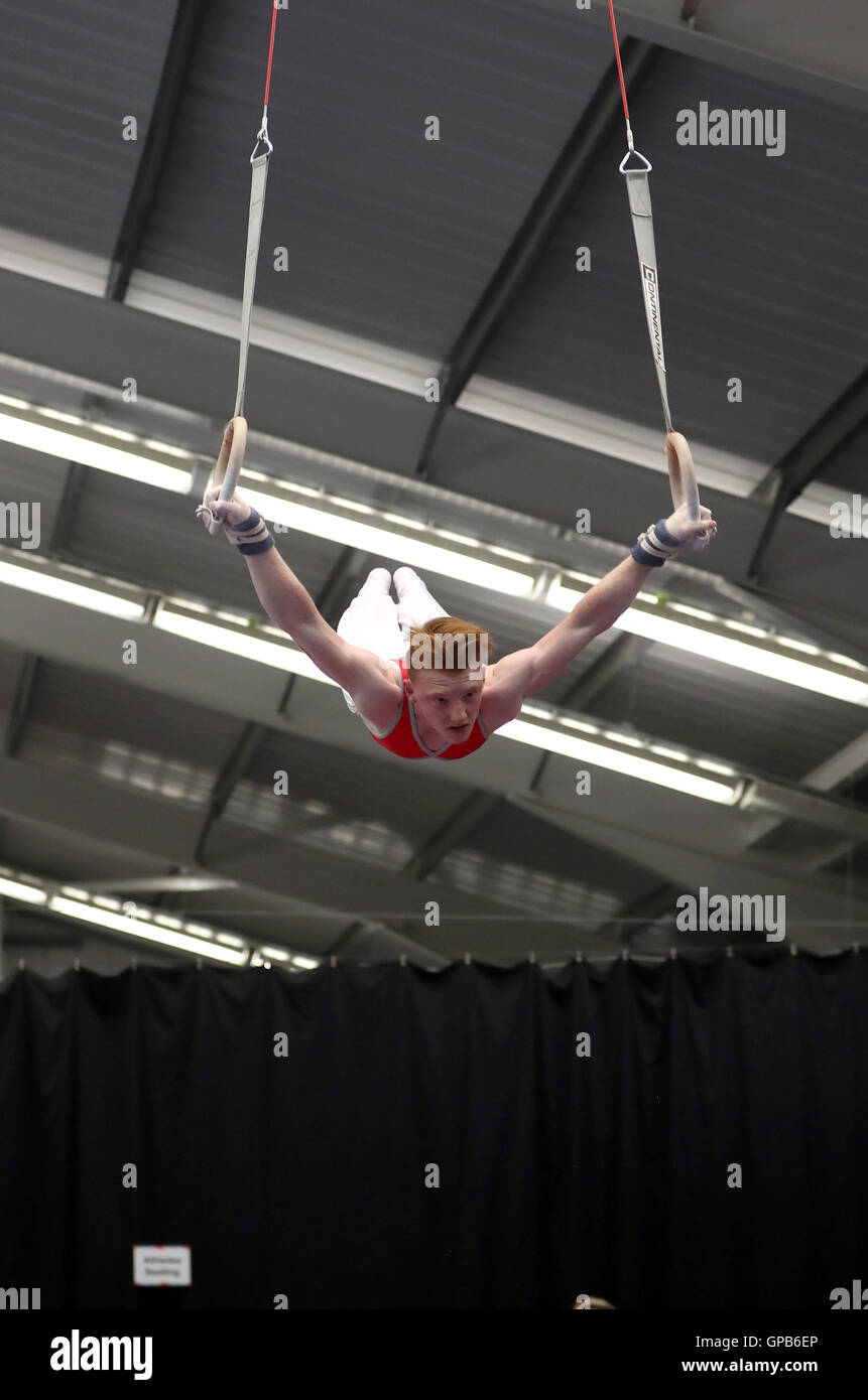 L'Inghilterra del Euan Cox in azione sul ring durante la ginnastica il giorno tre del 2016 Giochi scuola presso Luniversita di Loughborough. Stampa foto di associazione. Picture Data: Sabato 3 settembre, 2016. Foto Stock