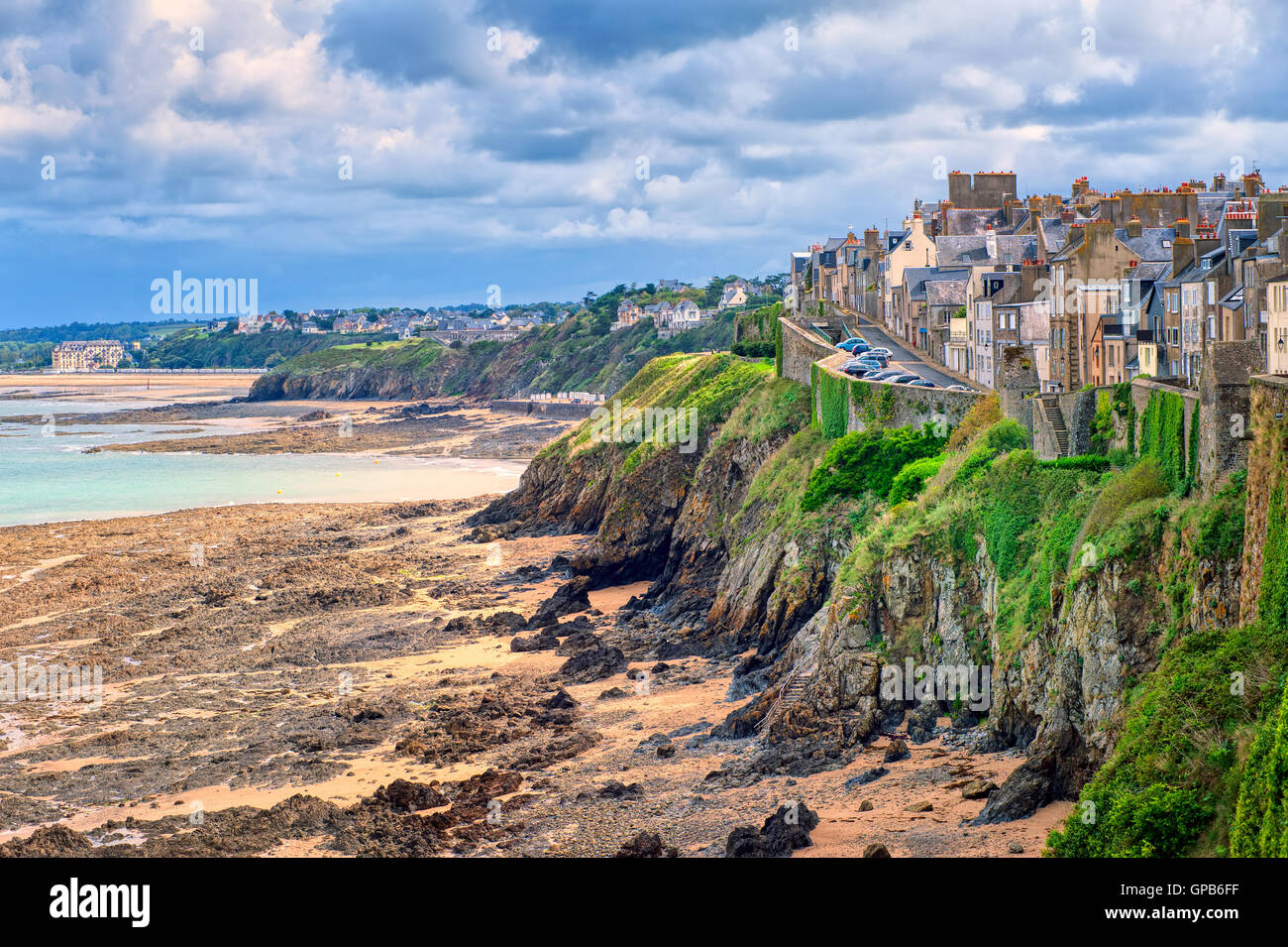 Spiaggia sulla costa atlantica di Granville, Normandia, Francia Foto Stock