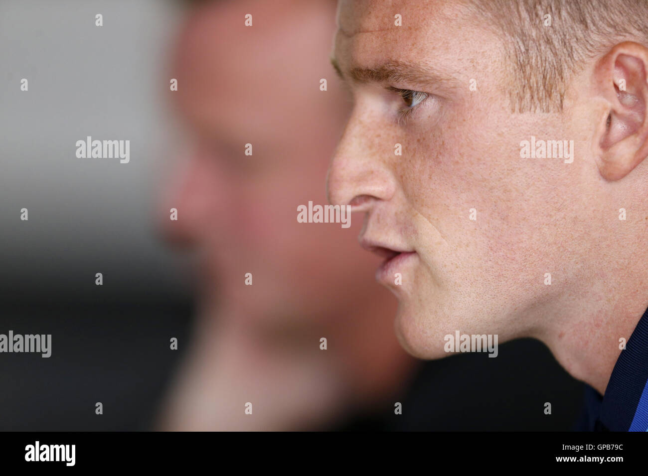 Irlanda del Nord il capitano Steven Davis durante una conferenza stampa presso la Generali Arena, Praga. Foto Stock