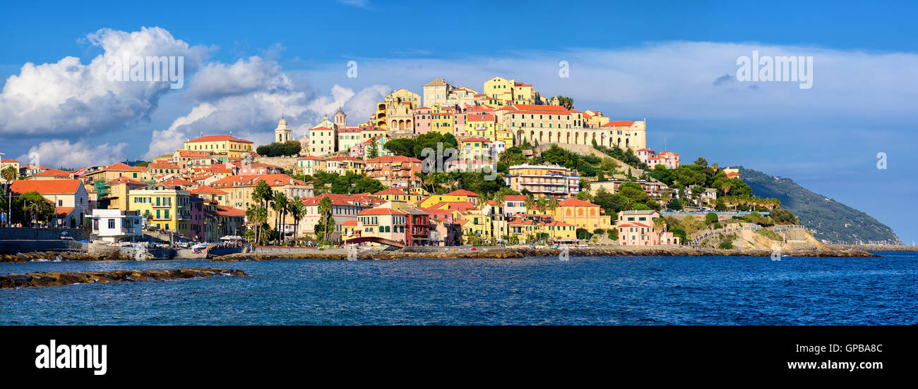 Vista del Porto Maurizio, la vecchia città di Imperia, Italia Foto Stock