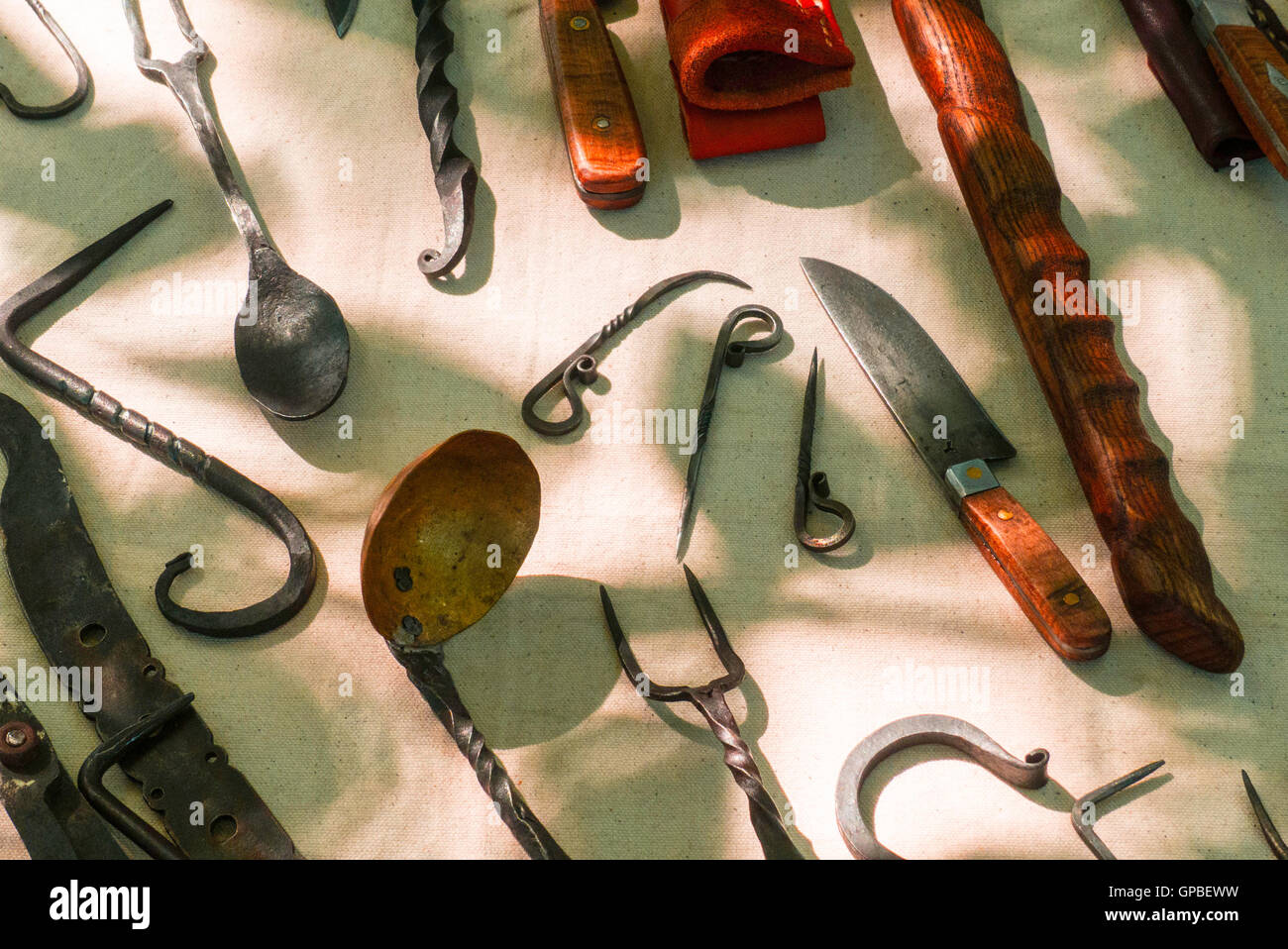 Early American strumenti e cerniere,LAMIERA,forgiato,utensili in ferro Foto Stock