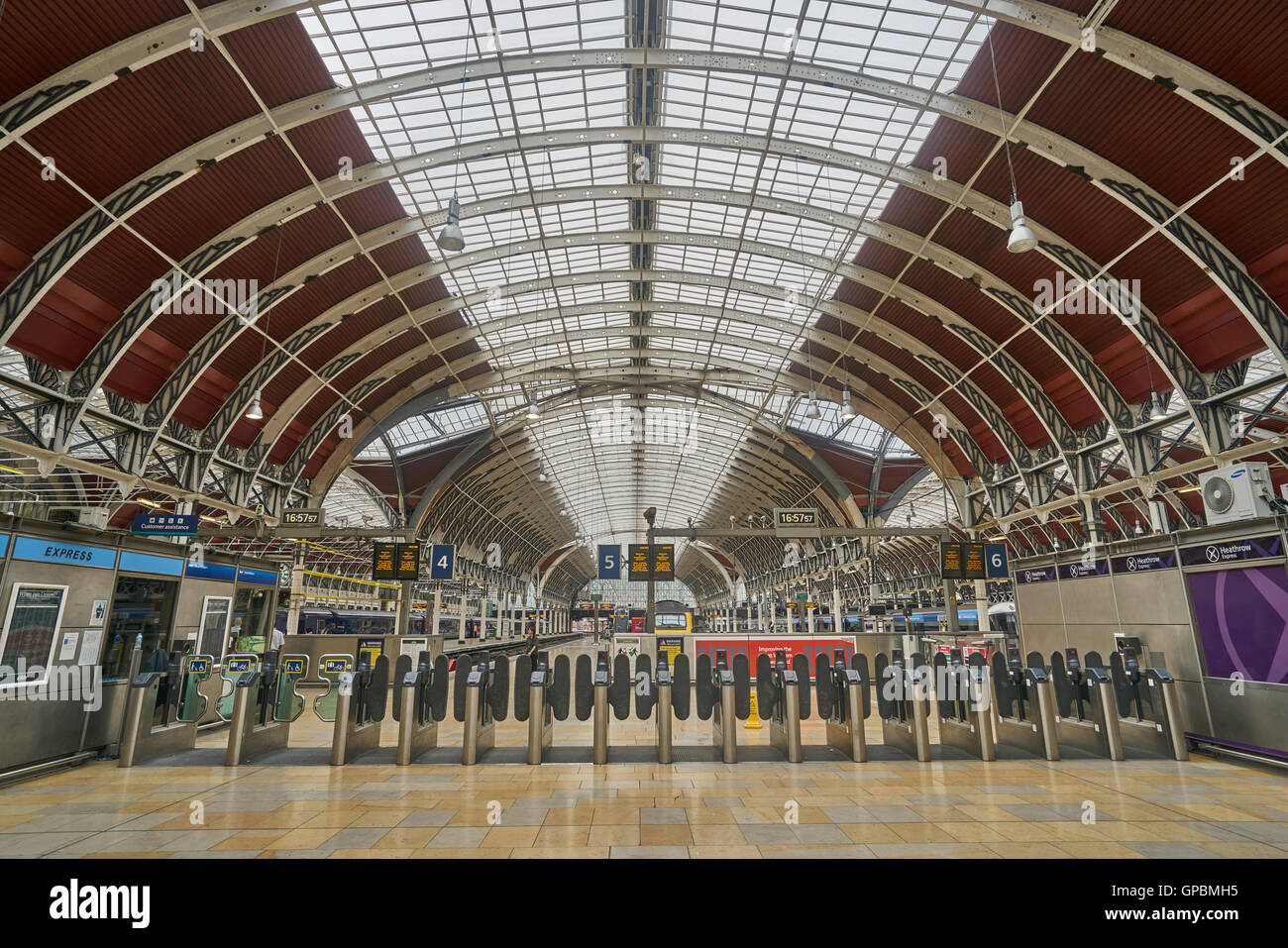 Barriere di biglietteria, la stazione di Paddington, Londra Foto Stock
