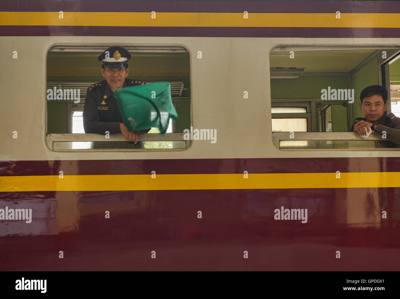 Il conduttore del treno la predisposizione di discostarsi, Thailandia Foto Stock