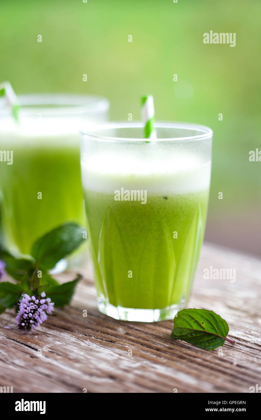 Verde sano di succo da frutta e verdura Foto Stock