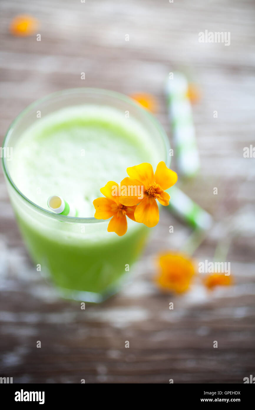 Verde sano di succo da frutta e verdura Foto Stock