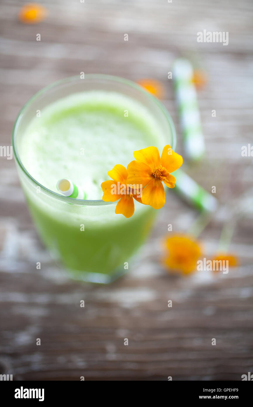 Verde sano di succo da frutta e verdura Foto Stock