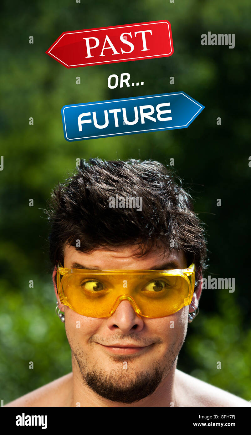 Giovane capo guardando positivo negativo segni Foto Stock