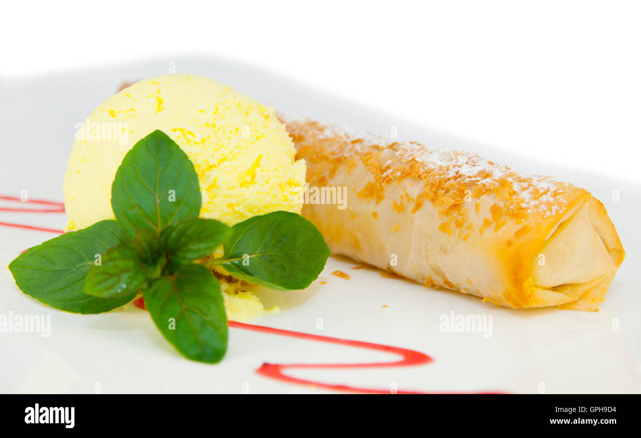 Strudel con gelato Foto Stock