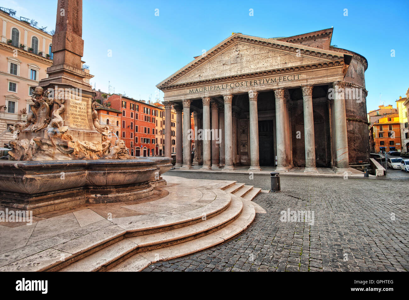 Vista del Pantheon a Roma, Italia, nelle prime ore del mattino Foto Stock