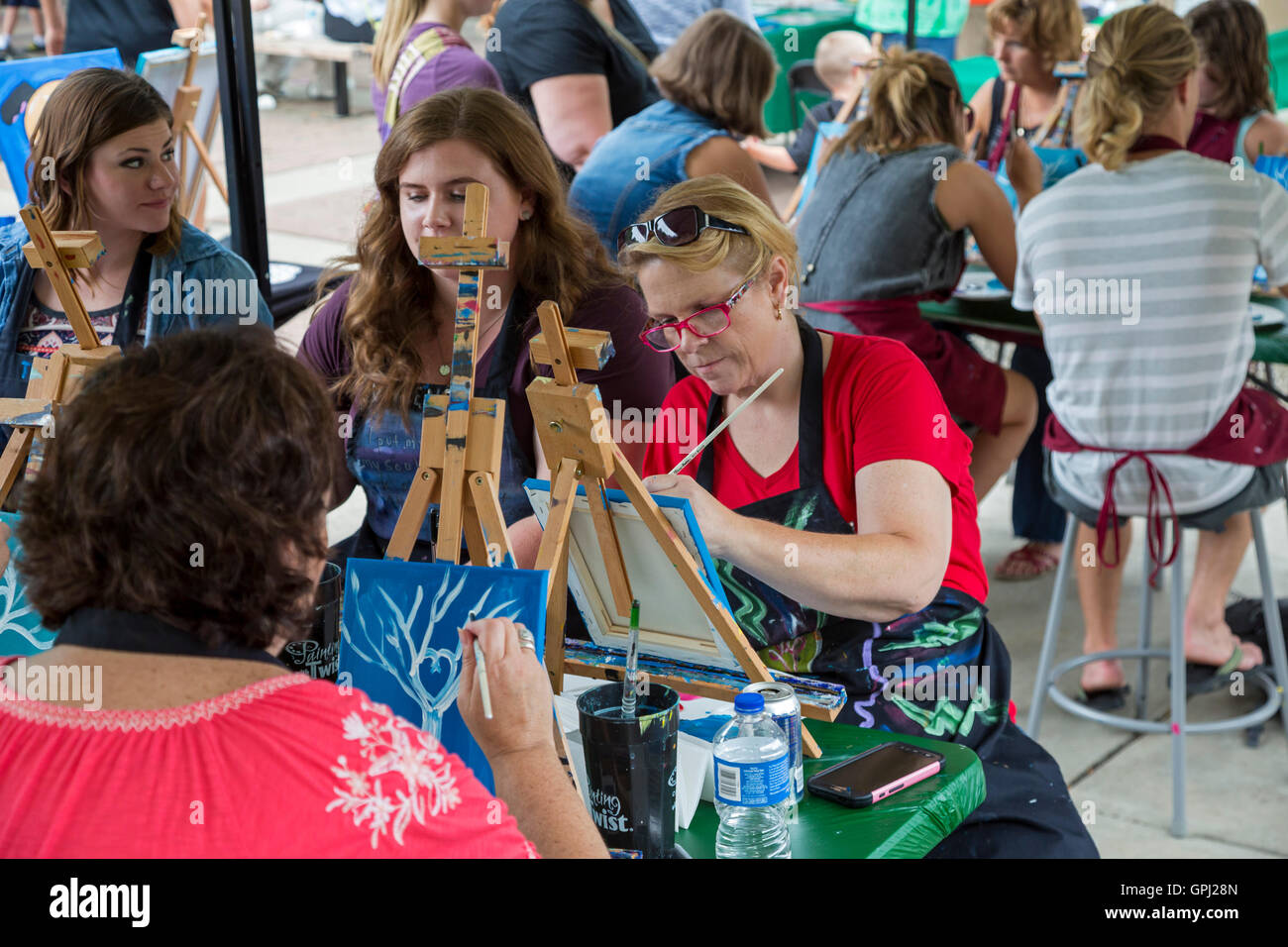 Fort Wayne, Indiana - un dipinto con un tocco di classe d'arte a Fort Wayne il gusto di un festival delle arti. Foto Stock