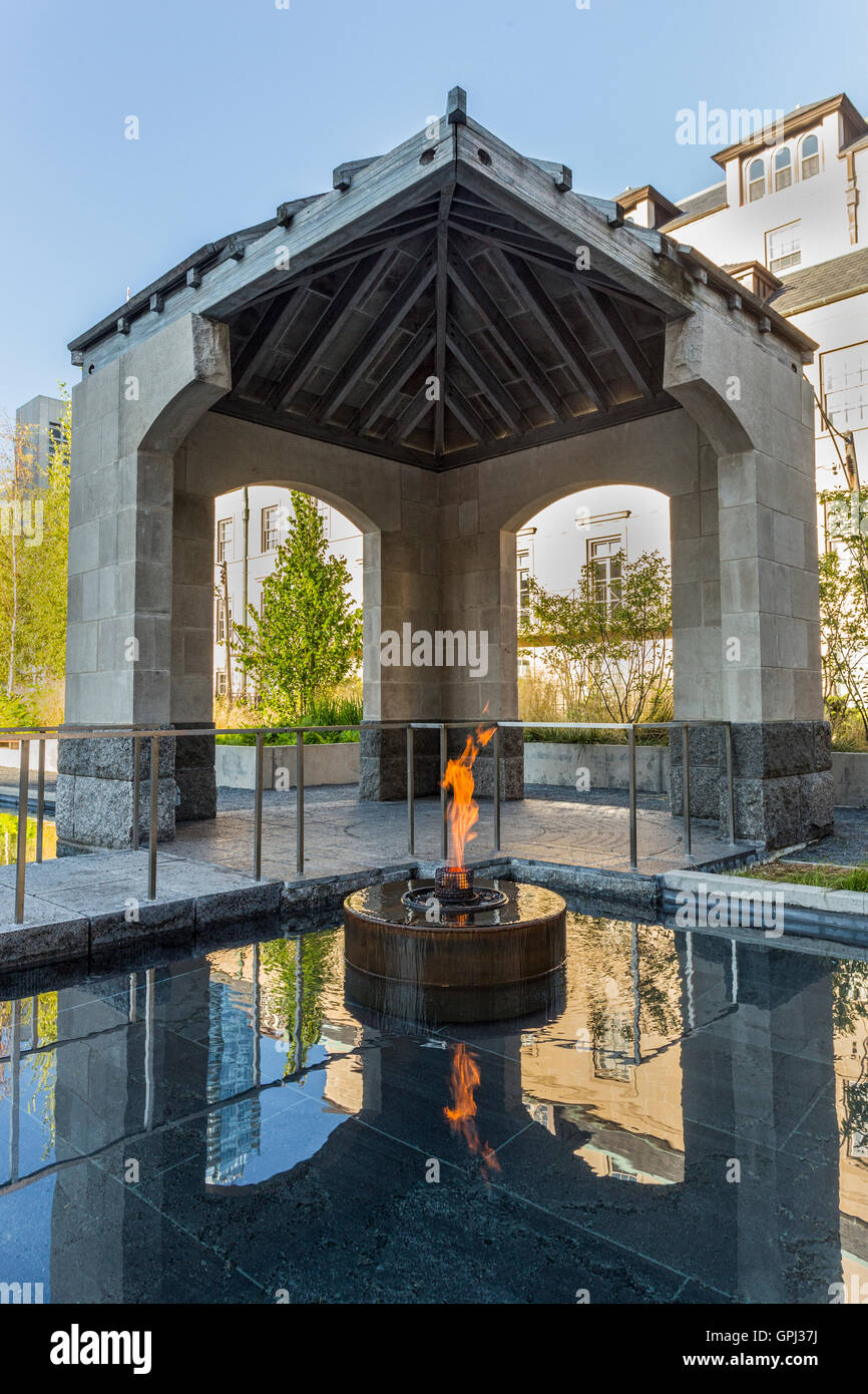 Monumento della pace giardino situato presso il municipio di Toronto, Ontario. Foto Stock