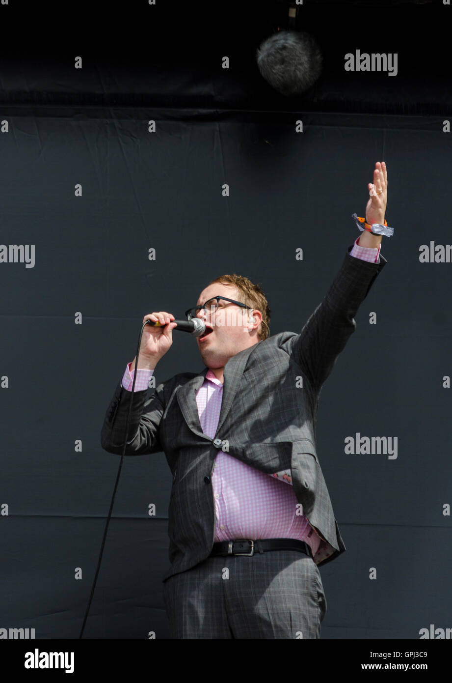Cantante di San Paolo e le ossa rotte a Glastonbury Festival of Contemporary Performing Arts 2016 Foto Stock