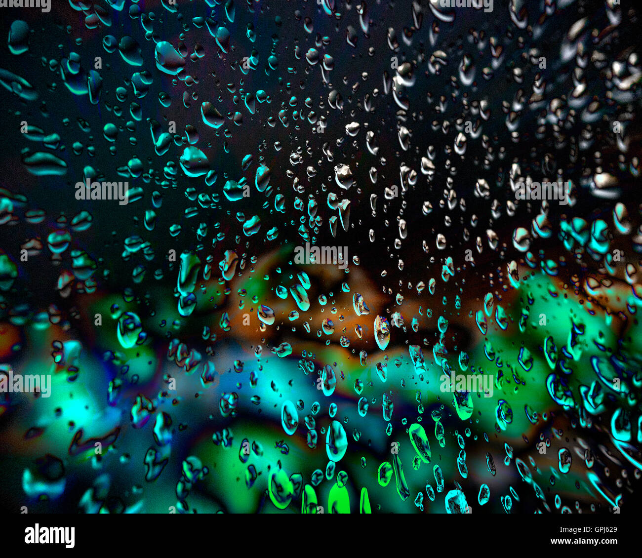 Arte digitale: pioggia durante la notte Foto Stock