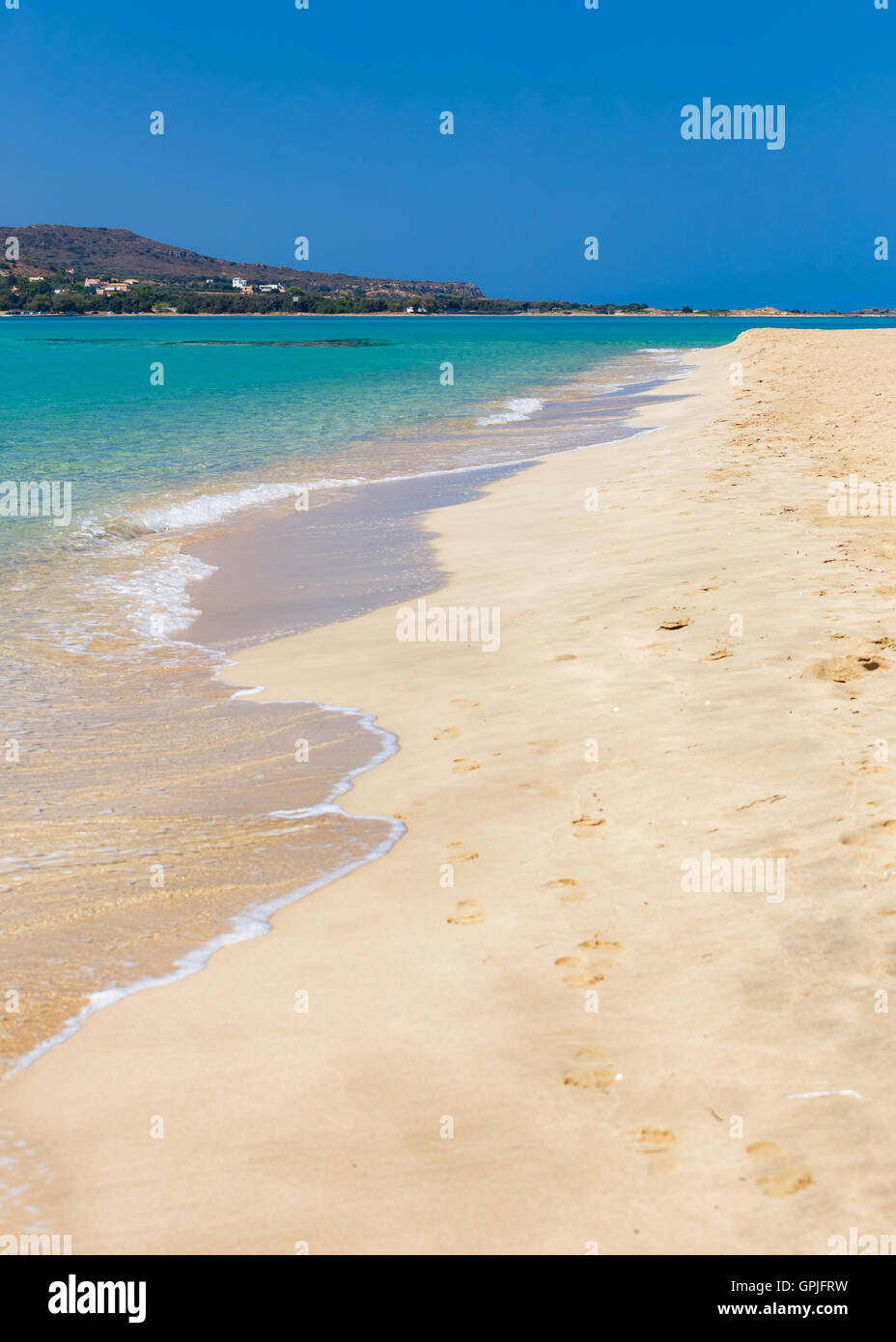 Punda esotica spiaggia con Elafonisos island in distanza in Laconia, Peloponneso, Grecia Foto Stock