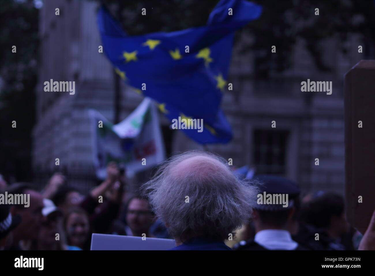 Londra, Regno Unito il 3 settembre 2016 anziani counterprotester protestando per il settembre 2016 'Marco per l'Europa": credito verrà Saunders/Alamy Live News Foto Stock