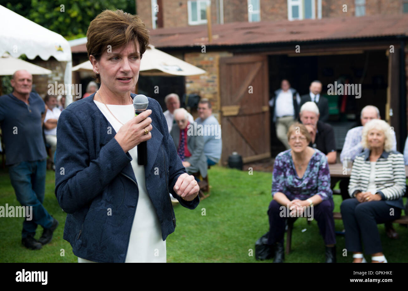 Gloucester, Regno Unito. Il 4 settembre, 2016. Diane James MEP, leadership UKIP candidato a un'Ukip evento di beneficenza al Coach & Event public house in Gloucester Regno Unito. Credito: charlie bryan/Alamy Live News Foto Stock